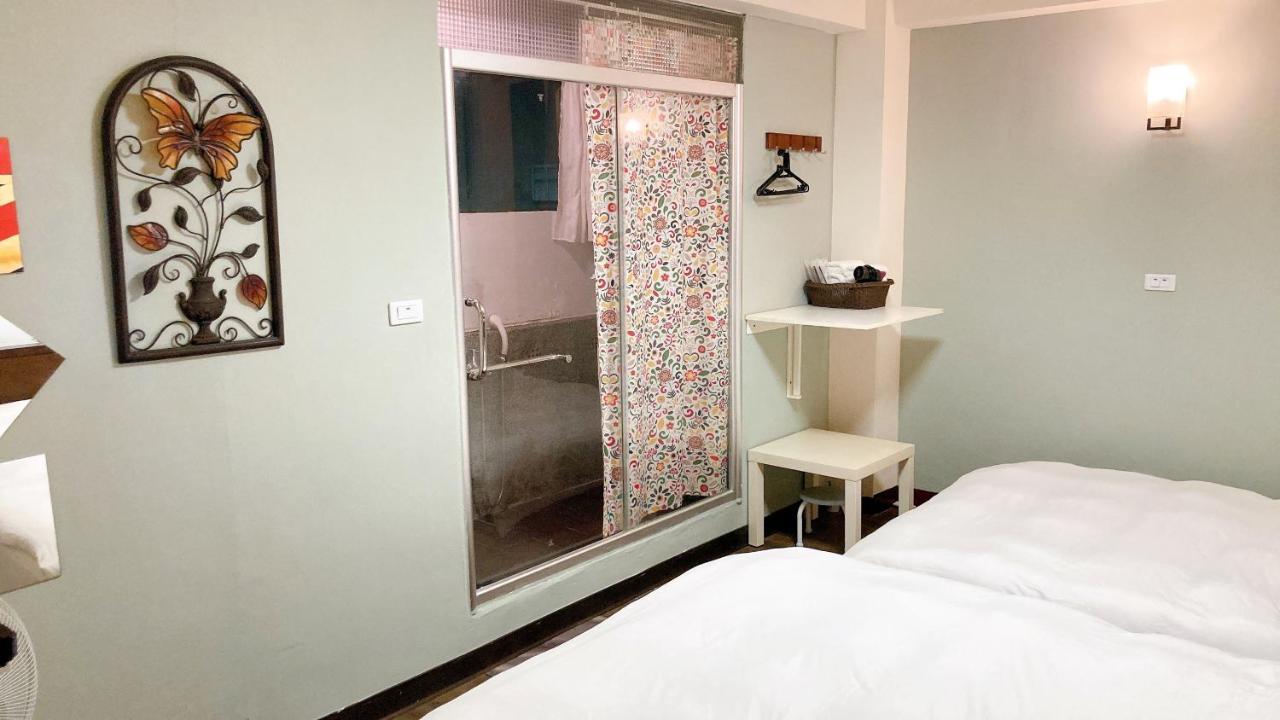 Appartement 台南富居tainan Fu House預訂後請主動聯繫做確認才保留訂房 Extérieur photo
