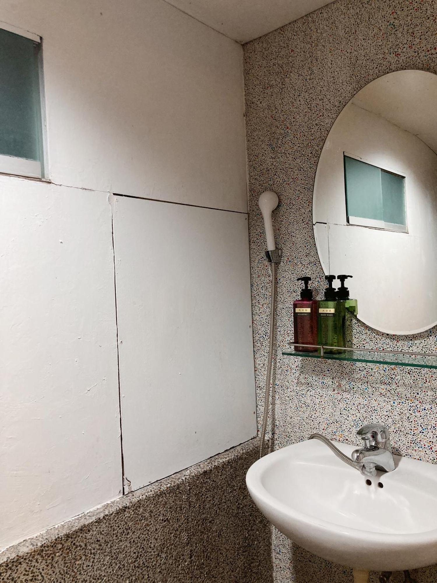 Appartement 台南富居tainan Fu House預訂後請主動聯繫做確認才保留訂房 Extérieur photo